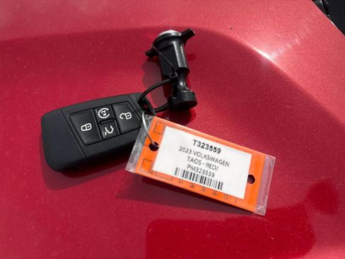 Used 2023 Volkswagen Taos SE w/ Panoramic Sunroof Package image 29