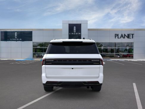 New 2026 Lincoln Navigator Reserve w/ Jet Appearance Package AWD/4WD image 5