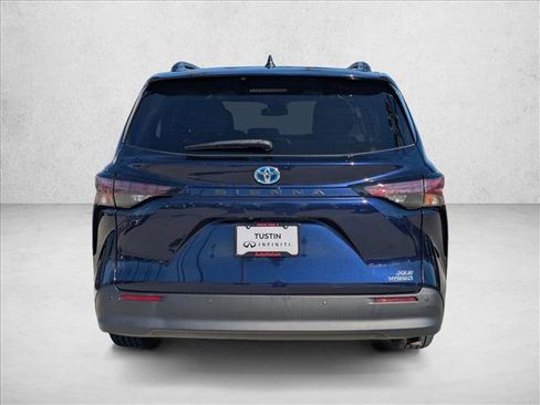 Used 2023 Toyota Sienna XLE image 7