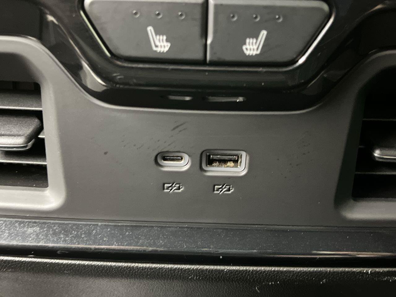 Certified 2025 GMC Sierra 1500 AT4 w/ Technology Package AWD/4WD image 18