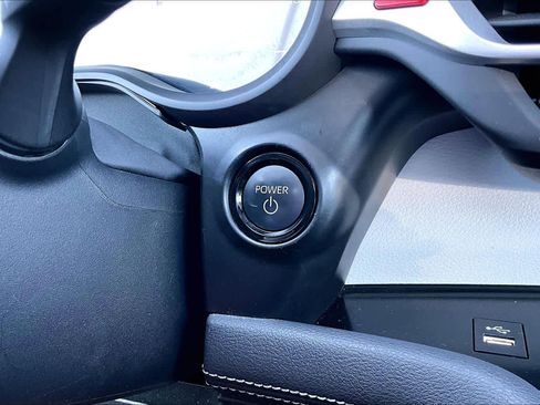 Certified 2025 Toyota Sienna XLE image 33