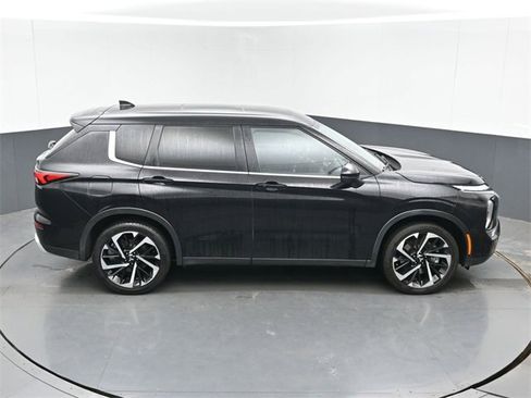 Used 2024 Mitsubishi Outlander SE image 39
