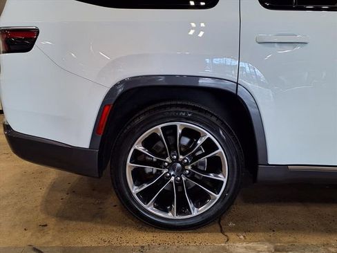 Used 2022 Jeep Wagoneer Series III w/ Premium Group I image 9