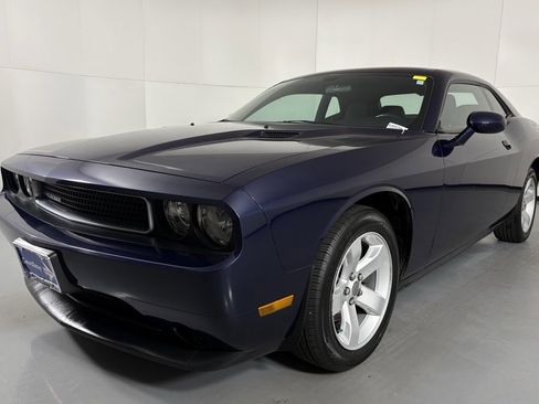 Used 2014 Dodge Challenger SXT image 5