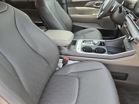 New 2026 Kia Carnival EX FWD image 11