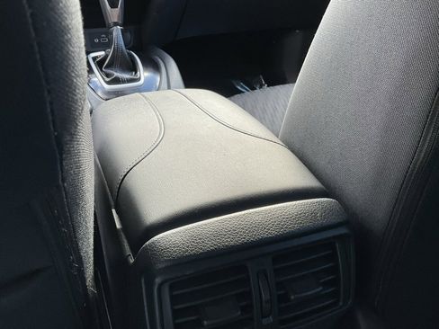 Used 2018 Nissan Rogue SV image 45