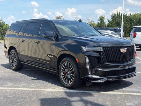 Used 2023 Cadillac Escalade ESV V AWD/4WD image 3