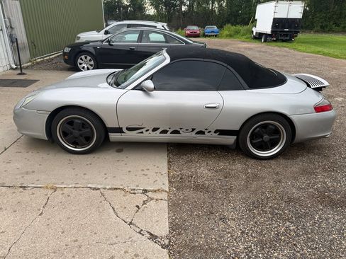 Used 2004 Porsche 911 Carrera RWD image 8