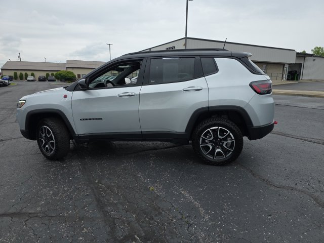 Used 2024 Jeep Compass Trailhawk w/ Trailhawk Elite Group AWD/4WD image 4