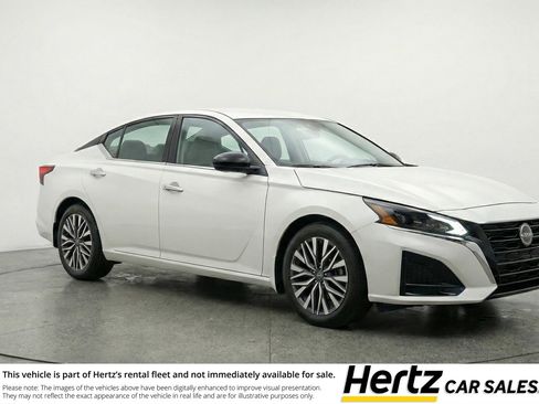Used 2025 Nissan Altima 2.5 SV FWD image 1