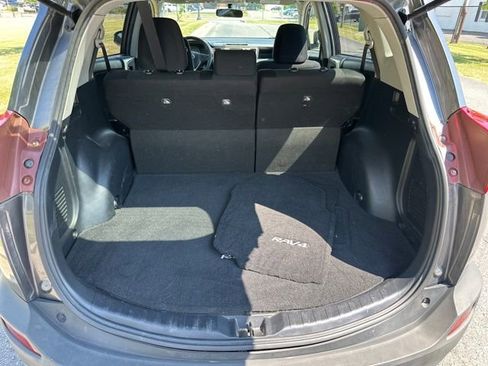 Used 2015 Toyota RAV4 LE FWD image 19