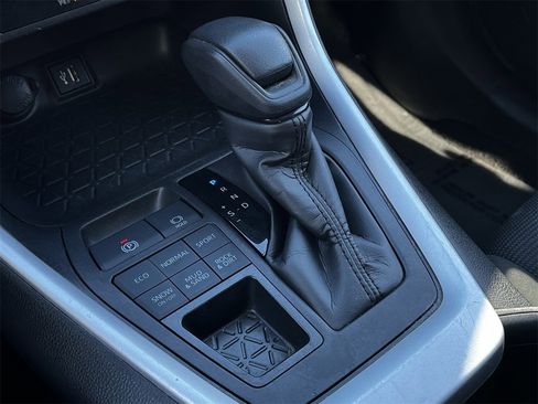 Used 2024 Toyota RAV4 LE image 17