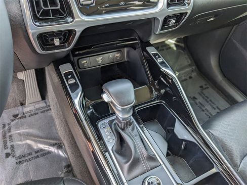 Certified 2023 Kia Sorento SX image 27