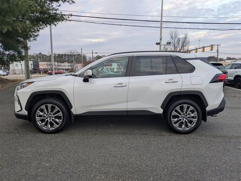 Used 2023 Toyota RAV4 XLE Premium image 7