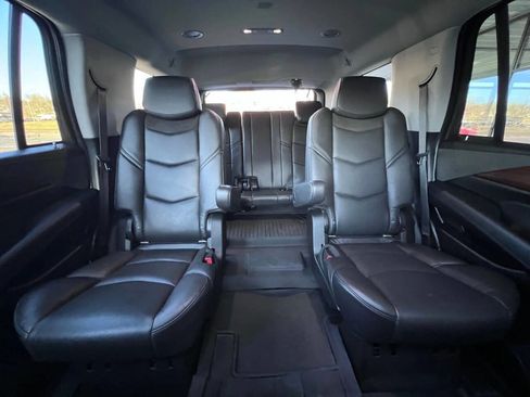 Used 2020 Cadillac Escalade Luxury image 12