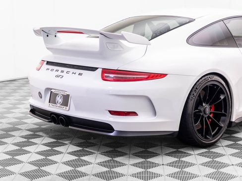 Certified 2015 Porsche 911 GT3 w/ Sound Package Plus RWD image 37