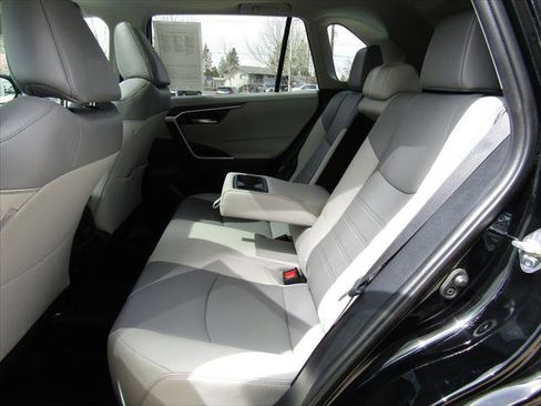 Certified 2021 Toyota RAV4 XLE Premium image 31