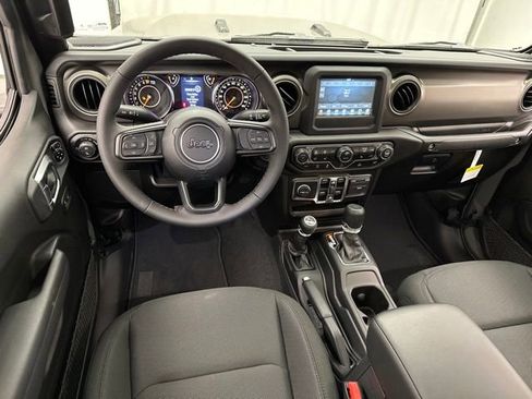 Used 2023 Jeep Gladiator Sport image 7