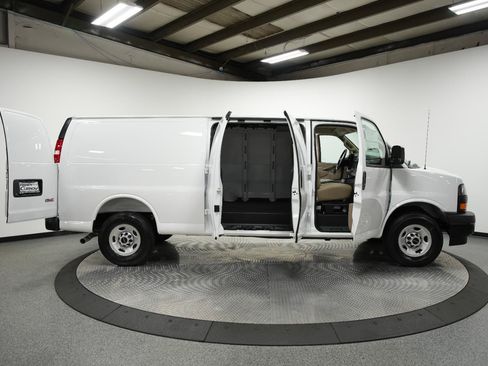 New 2026 GMC Savana 2500 Extended RWD image 11
