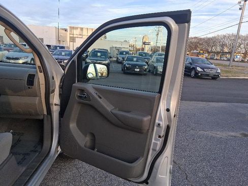 Used 2006 Nissan Frontier SE w/ (P01) Power Pkg image 17