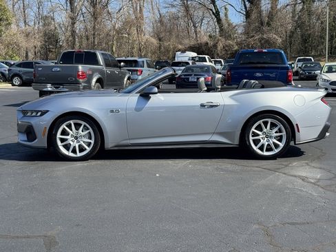 Used 2024 Ford Mustang GT Premium image 4