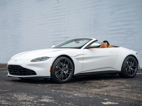 Used 2021 Aston Martin V8 Vantage Roadster image 13