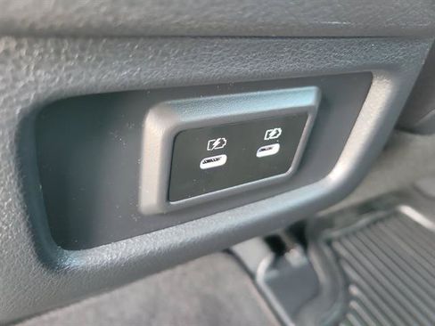 Used 2026 Nissan Pathfinder SV FWD image 9