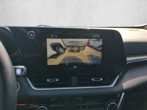 Used 2025 Chevrolet Equinox LT FWD image 14