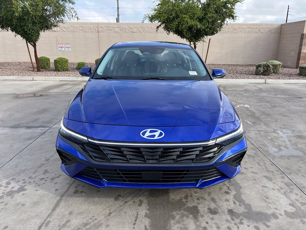 Used 2025 Hyundai Elantra Limited FWD image 3