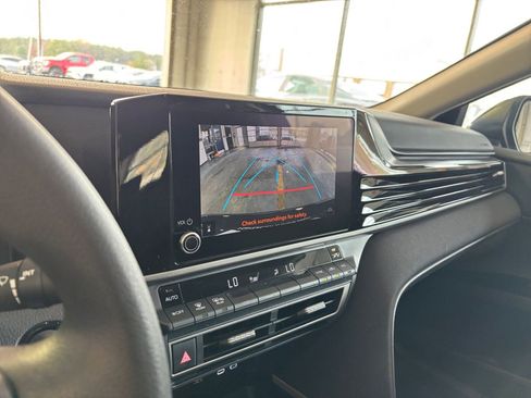 Used 2025 Toyota Camry LE image 23