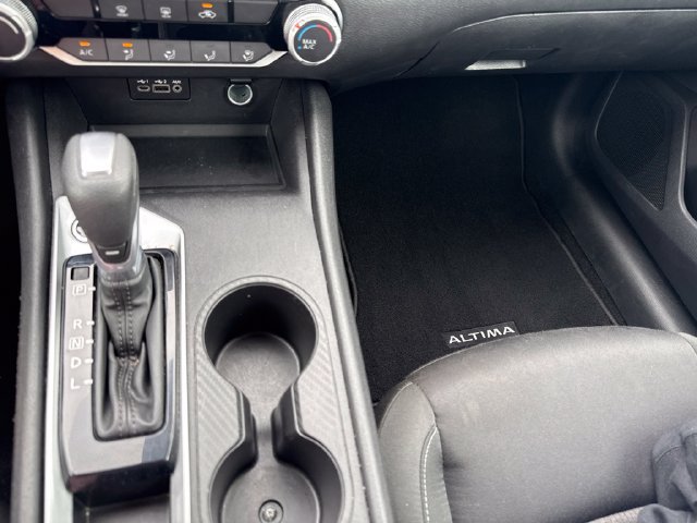 Used 2025 Nissan Altima 2.5 SV FWD image 27