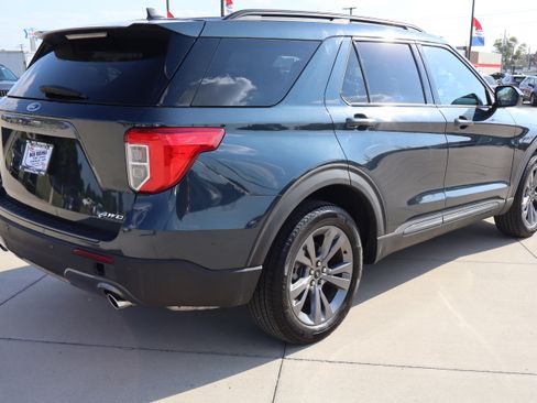 Used 2023 Ford Explorer XLT w/ Equipment Group 202A image 6