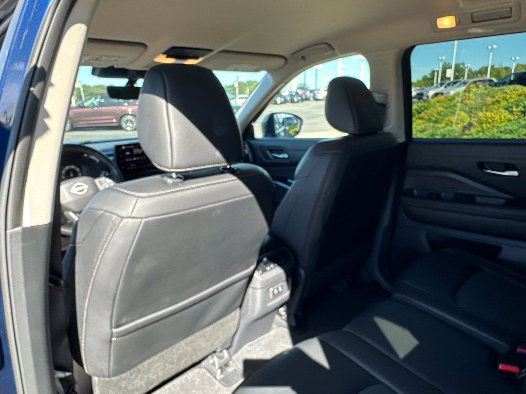 Used 2026 Nissan Pathfinder SL AWD/4WD image 29