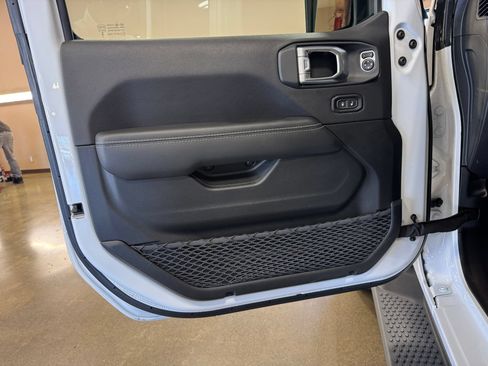 Used 2023 Jeep Wrangler Unlimited Sahara AWD/4WD image 26