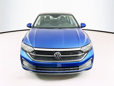 Used 2022 Volkswagen Jetta SE FWD image 2