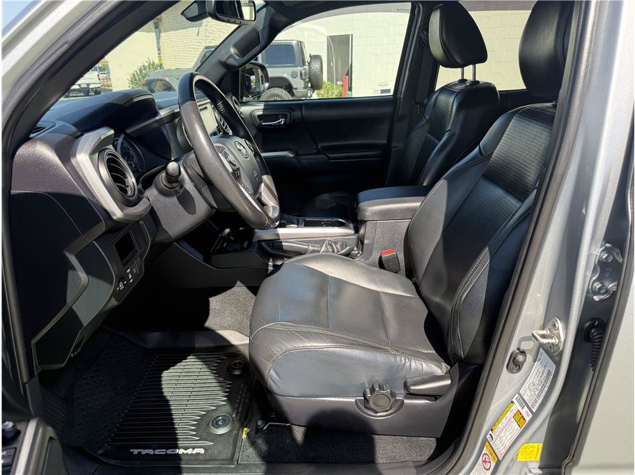 Used 2019 Toyota Tacoma Limited AWD/4WD image 12