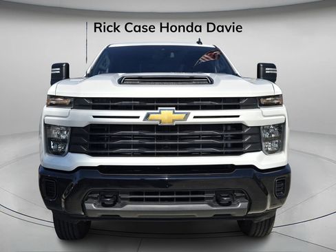 Used 2024 Chevrolet Silverado 2500 Custom w/ Custom Value Package AWD/4WD image 5