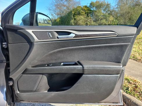 Used 2013 Ford Fusion SE image 17