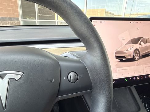 Used 2023 Tesla Model Y Long Range AWD/4WD image 33