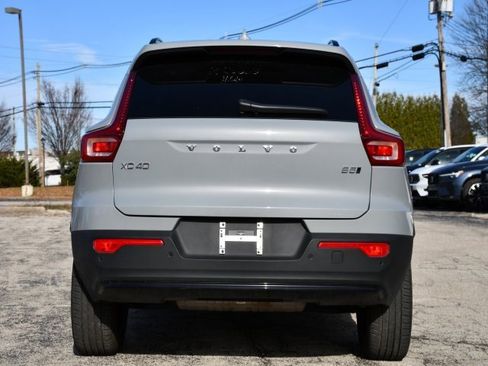 Used 2025 Volvo XC40 B5 Plus image 6