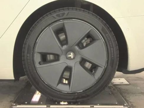 Used 2022 Tesla Model 3 Long Range AWD/4WD image 8