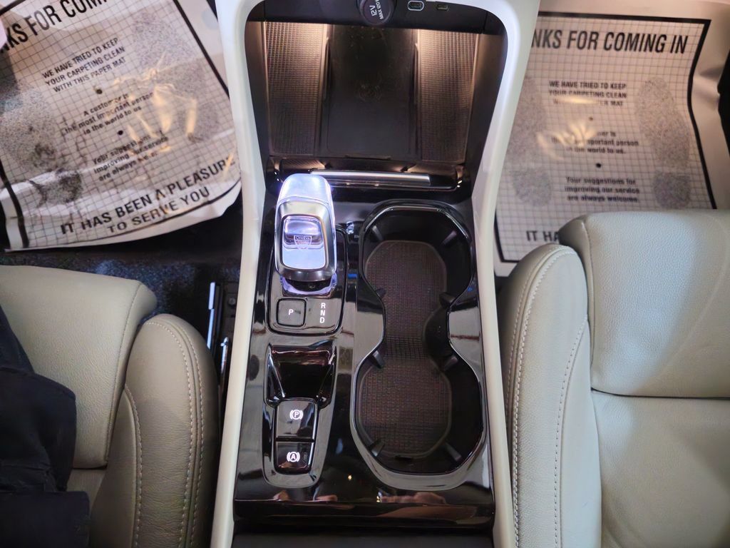 Certified 2024 Volvo XC40 B5 Plus w/ Protection Package Premier AWD/4WD image 22