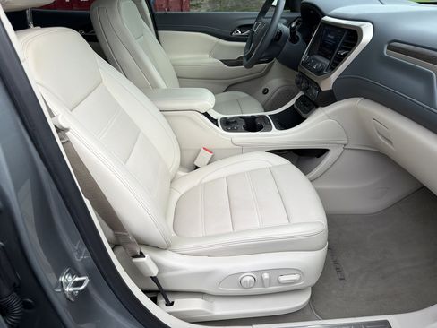 Used 2023 GMC Acadia Denali w/ Denali Ultimate Package FWD image 13