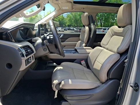Certified 2022 Lincoln Navigator L Reserve AWD/4WD image 16