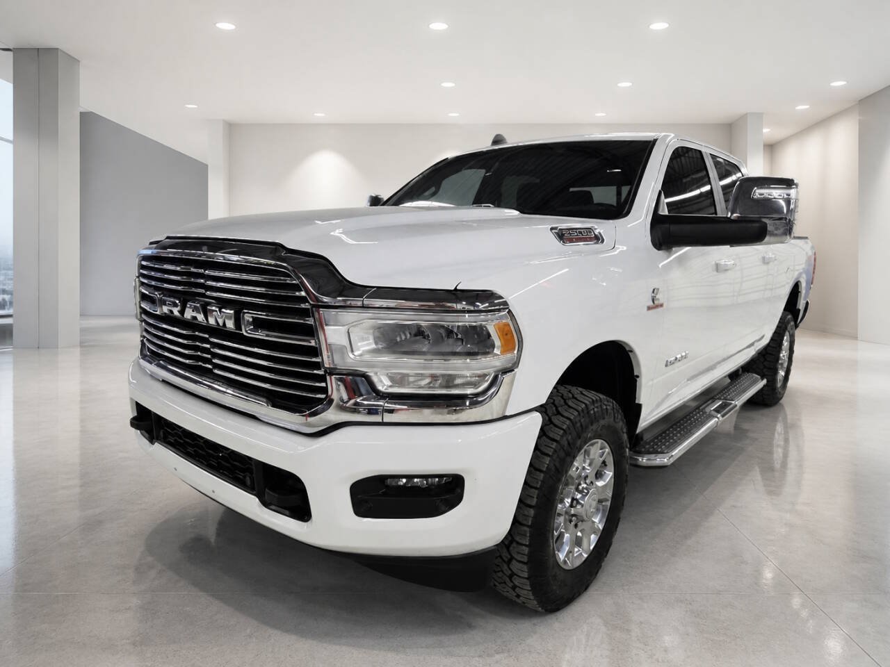 Used 2023 RAM 2500 Laramie AWD/4WD image 1