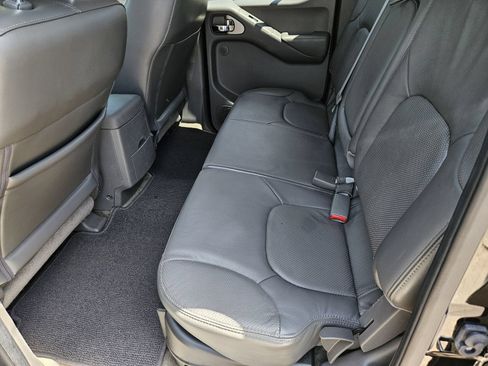 Used 2016 Nissan Frontier SL w/ Moonroof Package RWD image 17