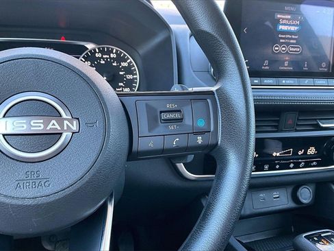 Used 2023 Nissan Rogue SV image 19