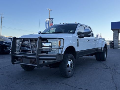 Used 2018 Ford F350 Lariat w/ Lariat Ultimate Package image 3
