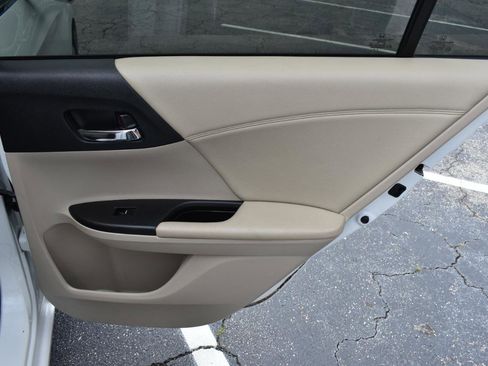 Used 2015 Honda Accord EX-L image 40