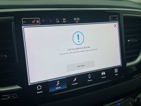 Used 2024 Chrysler Pacifica Touring-L image 23